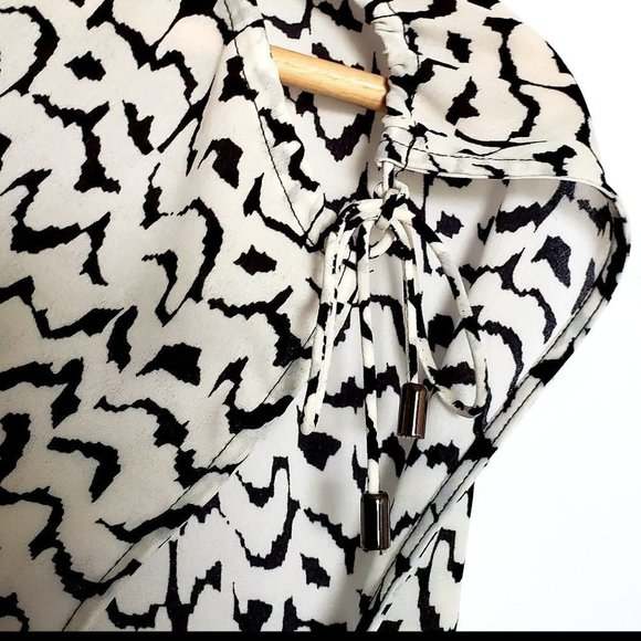 a.n.a Black & White Abstract Print Blouse – Lightweight, Size Small - Picture 5 of 9